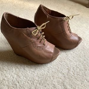 Steve Madden brown oxford wedges